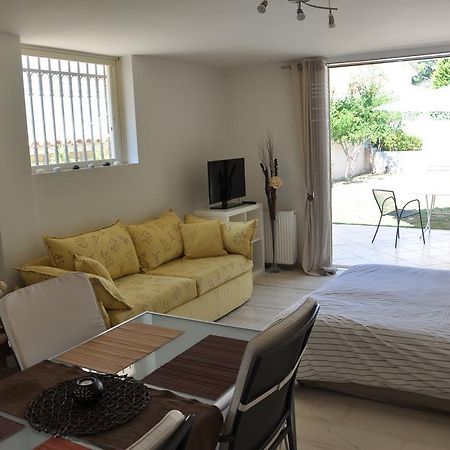Cosy Studio With Garden / Individual Apartment アテネ エクステリア 写真